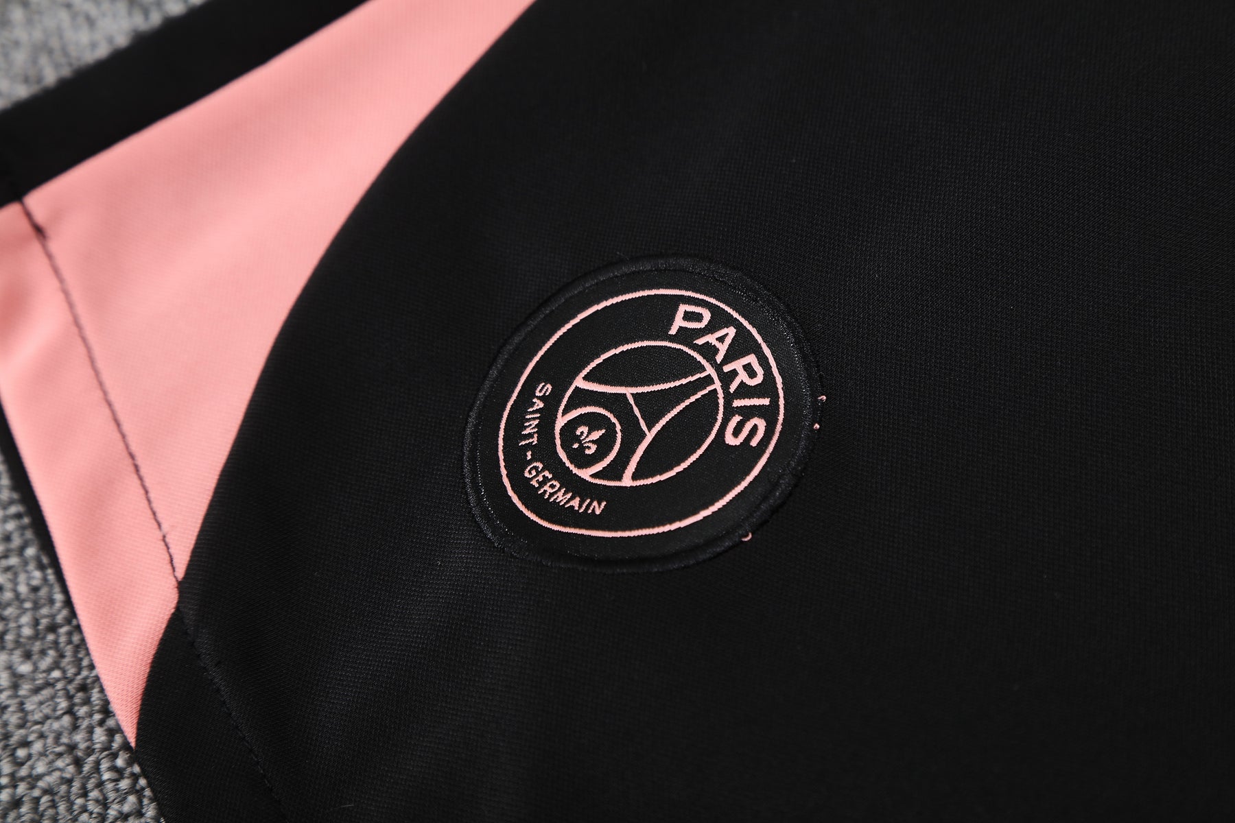 Kit Shirt + Shorts Paris Black/Pink Training 25/26