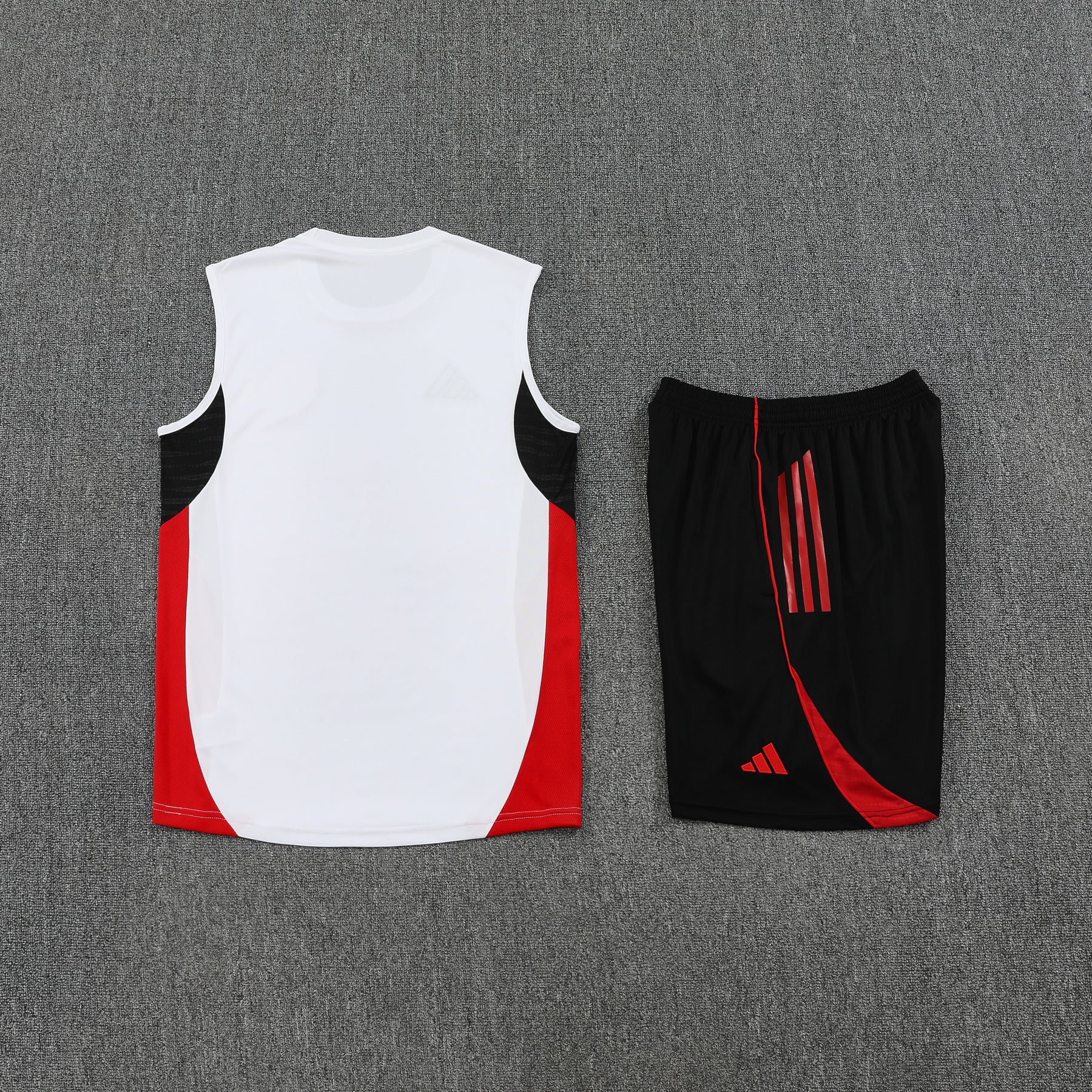 Kit Tank Top + Shorts Manchester United Training White 25/26