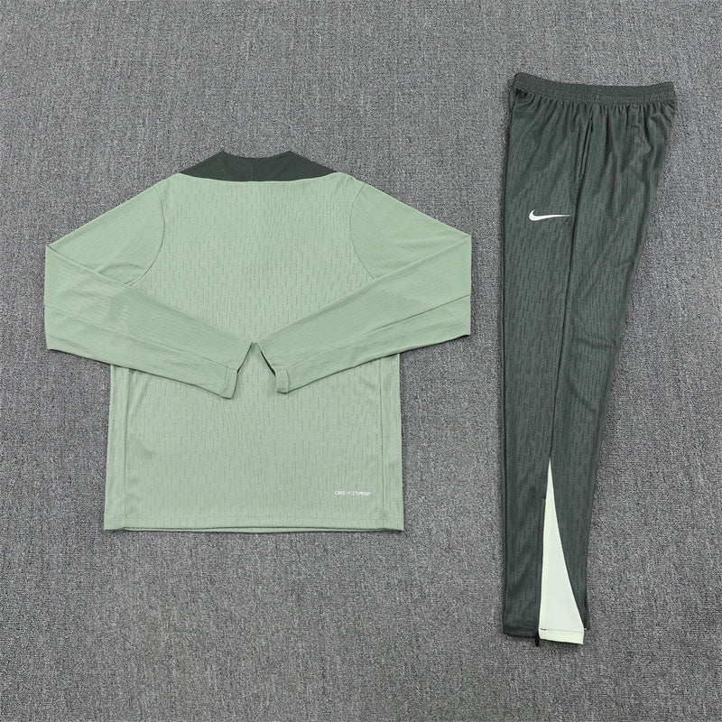 Tracksuit Chelsea Light Green Training 25/26