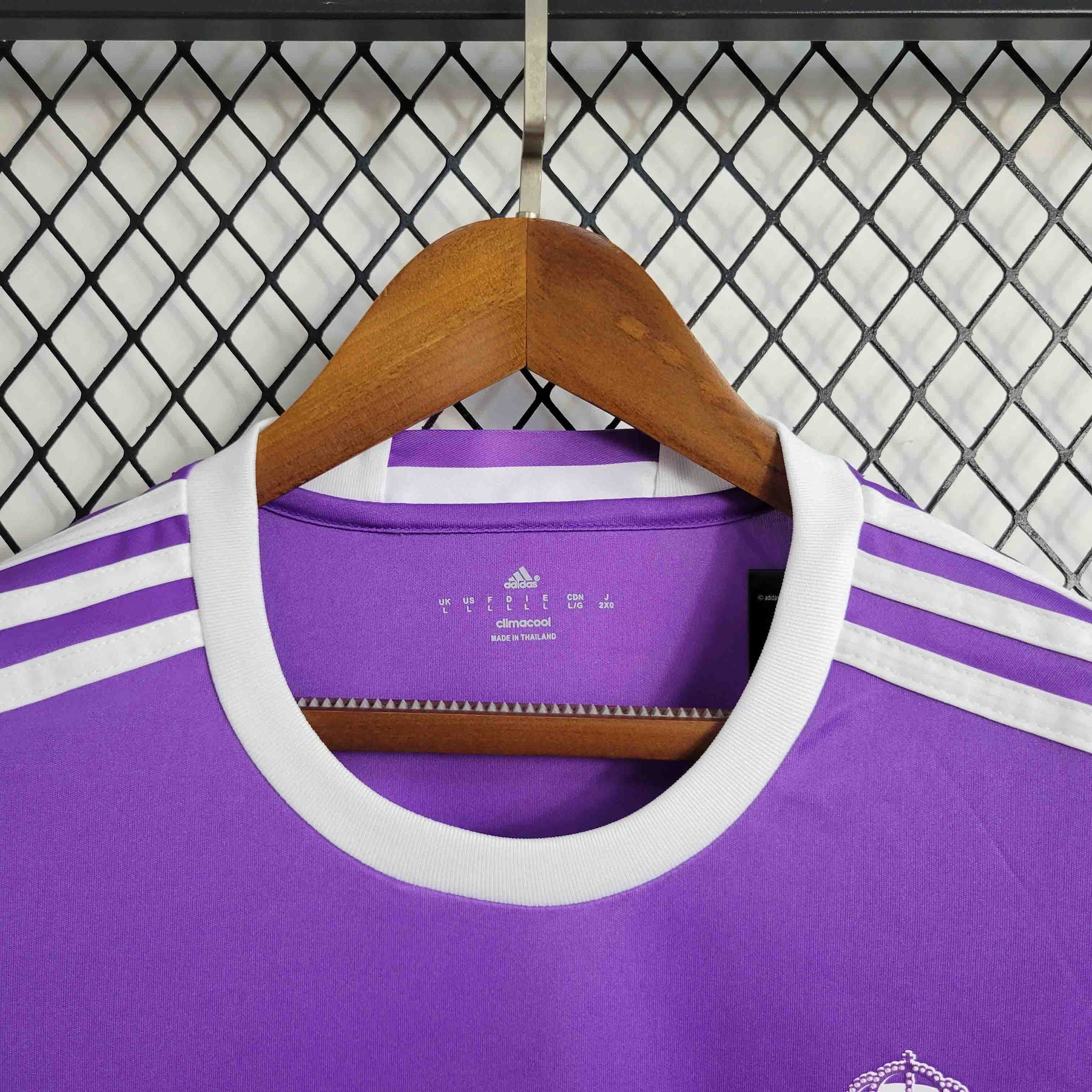 Real Madrid Away Jersey 17/18 Retro