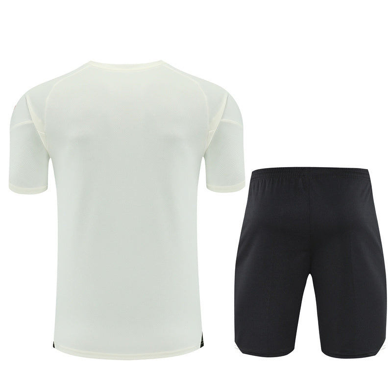 Kit Shirt + Shorts Liverpool Off-White/Black 25/26